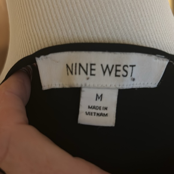 Black Floral flowy top - Picture 6 of 6